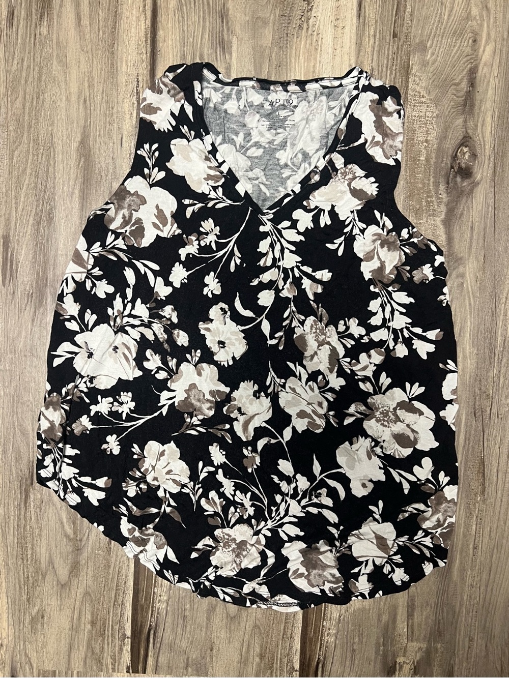 Apt. 9 Black Floral V-Neck Sleeveless Camisole Tee
